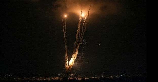 Gaza dan Israel Saling Serang, Ratusan Roket Ditembakkan
