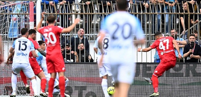 Napoli Dipermalukan Monza 2-0 