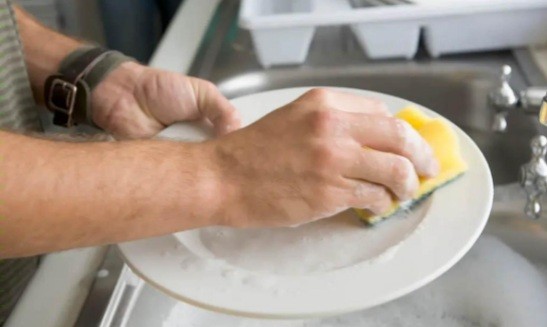 Rekomendasi Sabun Cuci Piring yang Lembut di Tangan dan Berkualitas