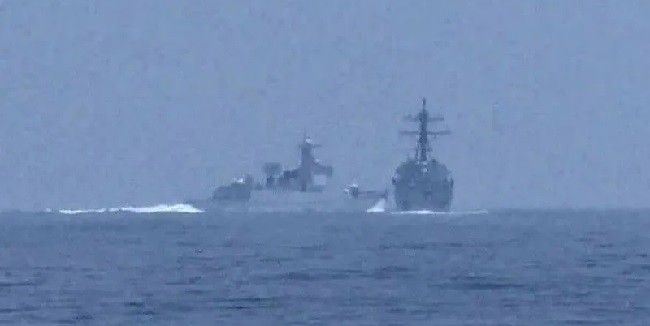 Kapal Perang China Memotong Lintasan Kapal Perusak AS di Selat Taiwan