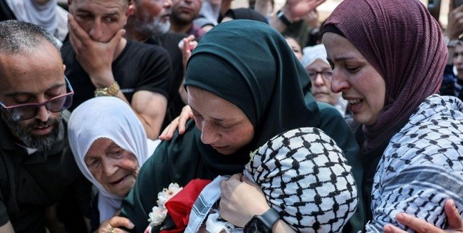 Pemakaman Balita Palestina yang Diterjang Peluru Israel Diwarnai Bentrok