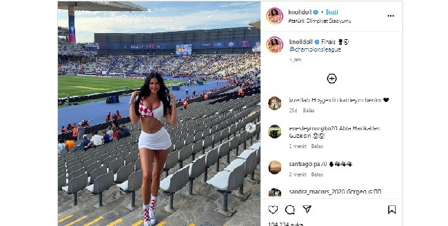Nonton Liga Champions, Ivana Knoll Kenakan Pakaian Seksi