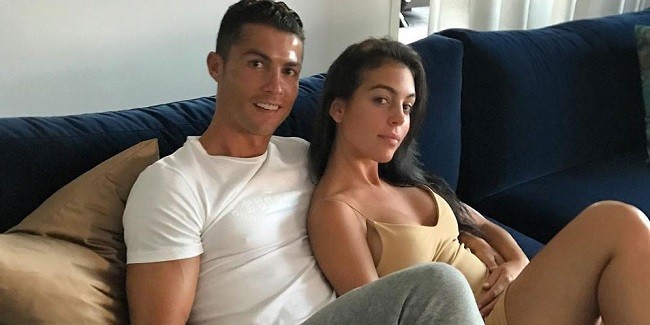 Georgina Unggah Foto Liburan Bersama CR7 