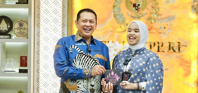 Ketua MPR RI Duet Nyanyikan Lagu 'My Way' Bersama Putri Ariani