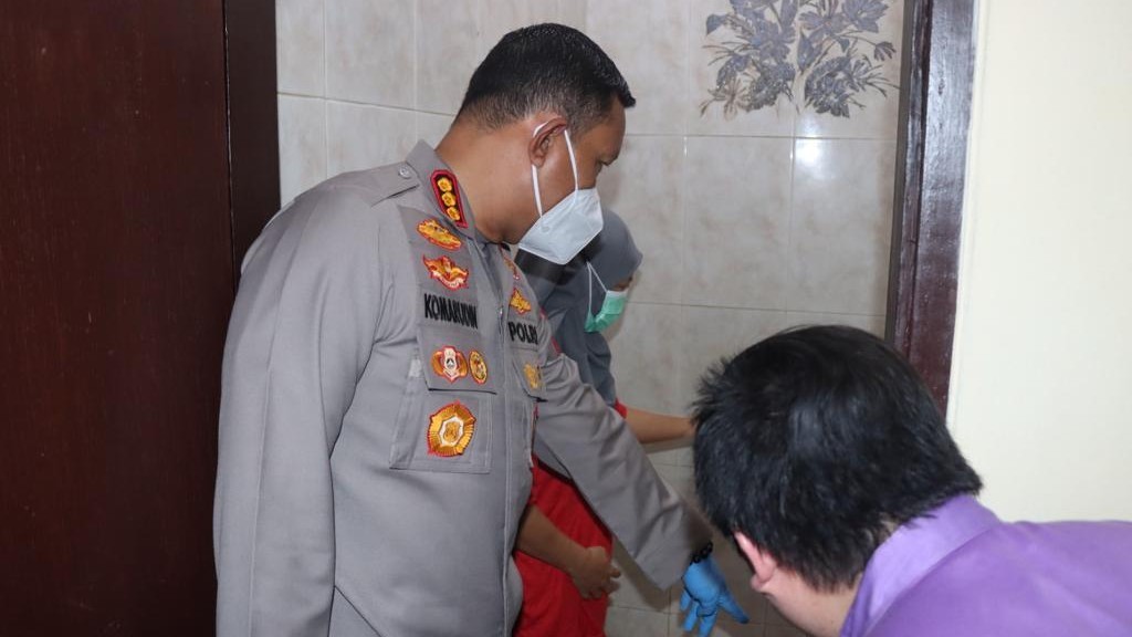 Cari Tahu Jumlah Janin yang Digugurkan, Polisi Bongkar Septic Tank Rumah Aborsi Kemayoran