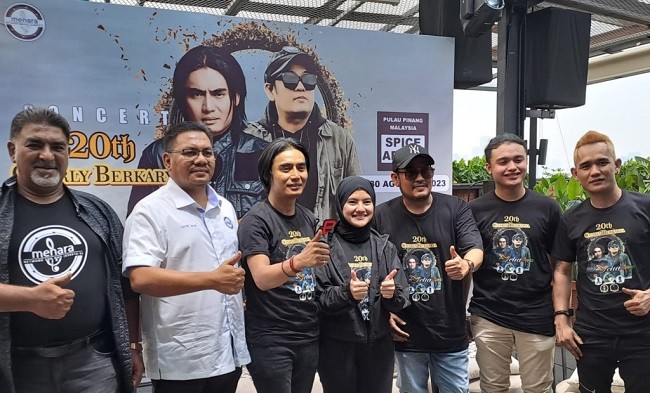 Rayakan 20 Tahun Berkarya, Charly Van Houten Gelar Konser di Malaysia 