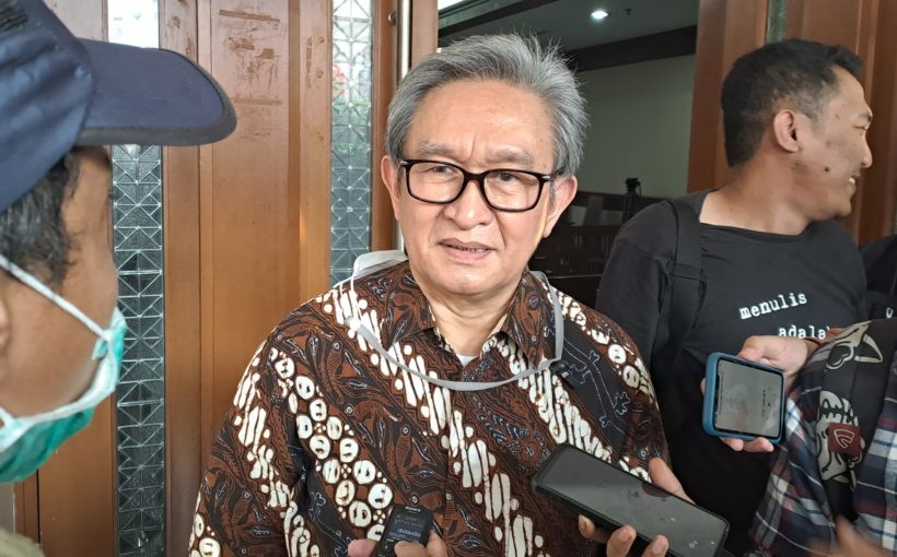 Maqdir Ismail Janji Baka Bawa Uang Rp27 Miliar ke Kejagung