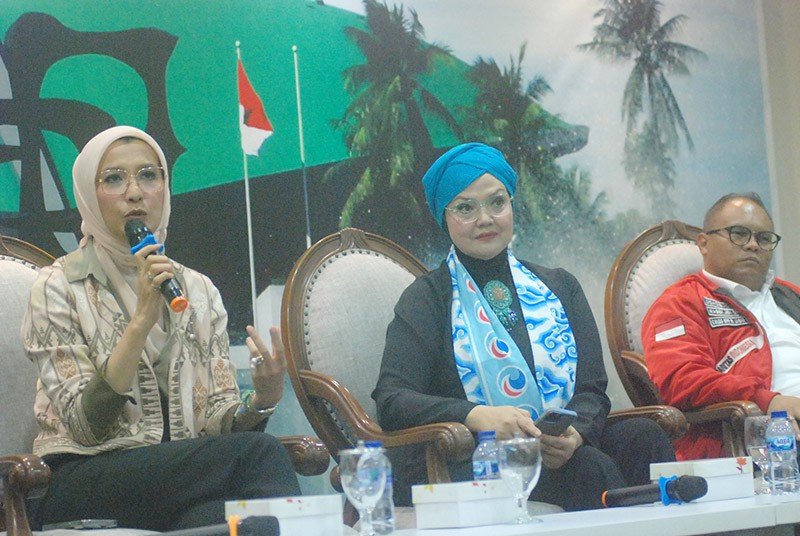 Diskusi DPR "Caleg Artis Dobrak Hegemoni Politik"