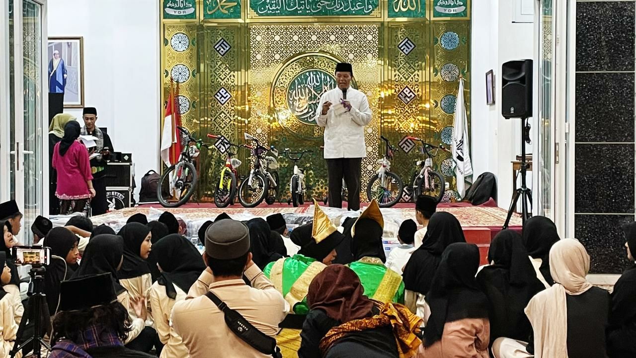 Ikut Rayakan Lebaran Yatim, HNW: Sepanjang Waktu Kita Harus Peduli Anak Yatim