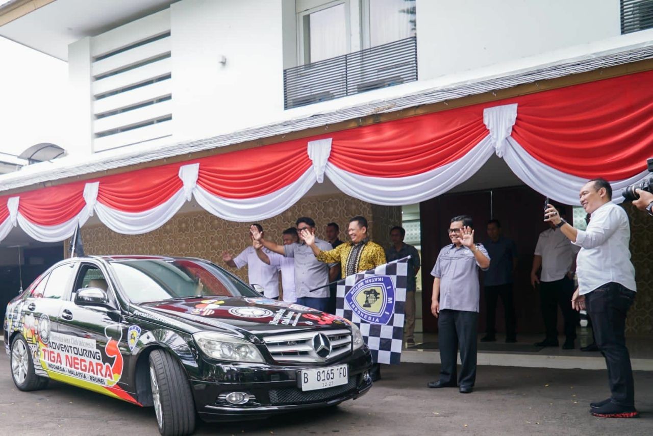 Bamsoet Lepas Mercedes-benz Club Indonesia Adventouring Tiga Negara