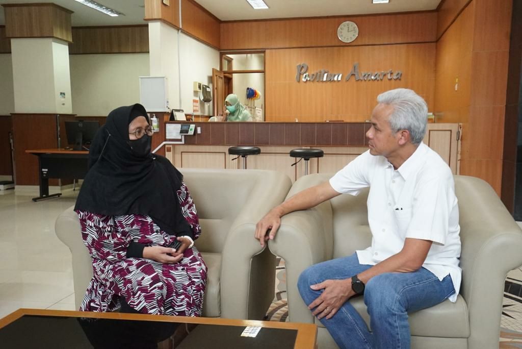 Besuk Cak Nun di RSUP Sardjito, Ganjar: Kondisinya Membaik, Mari Kita Doakan Kesembuhan Beliau