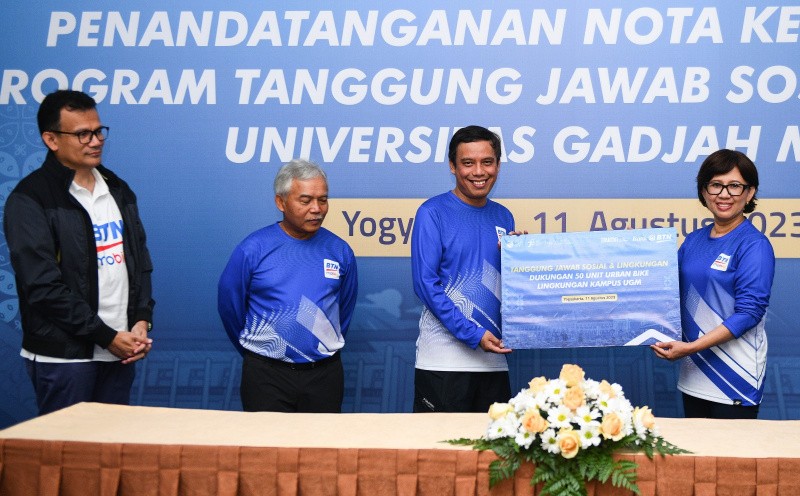 Bank BTN Berikan Bantuan TJSL 50 Unit Sepeda ke UGM