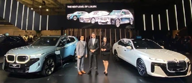 Wow.. BMW Luncurkan XM hingga Seri 7 di GIIAS 2023