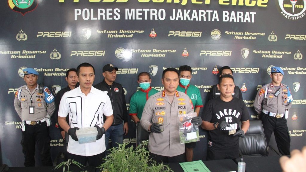 Penangkapan Pesulap Oge Arthemus, Polisi Temukan Lima Batang Pohon Ganja di Rumahnya