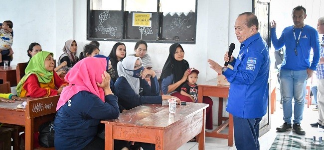 Cegah Stunting, Syarief Hasan Beri Bantuan