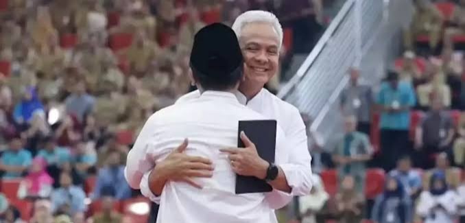 Merasa Kehilangan Pemimpin Sederhana dan Merakyat, Warga Jateng Menangis Saat Ganjar-Gus Yasin Pamit