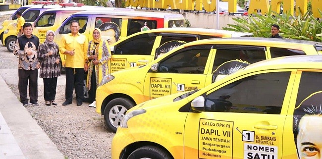 Serahkan 12 Unit mobil dan 64 Motor ke DPD Golkar Dapil Jateng 7, Bamsoet Ajak Hindari Politik Identitas