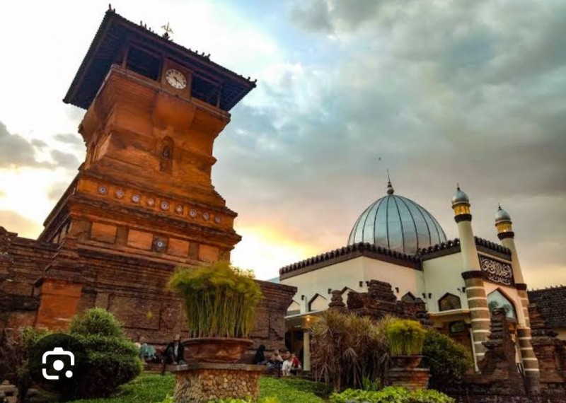 Bhineka Tunggal Ika Dengan Piagam Madinah Senafas
