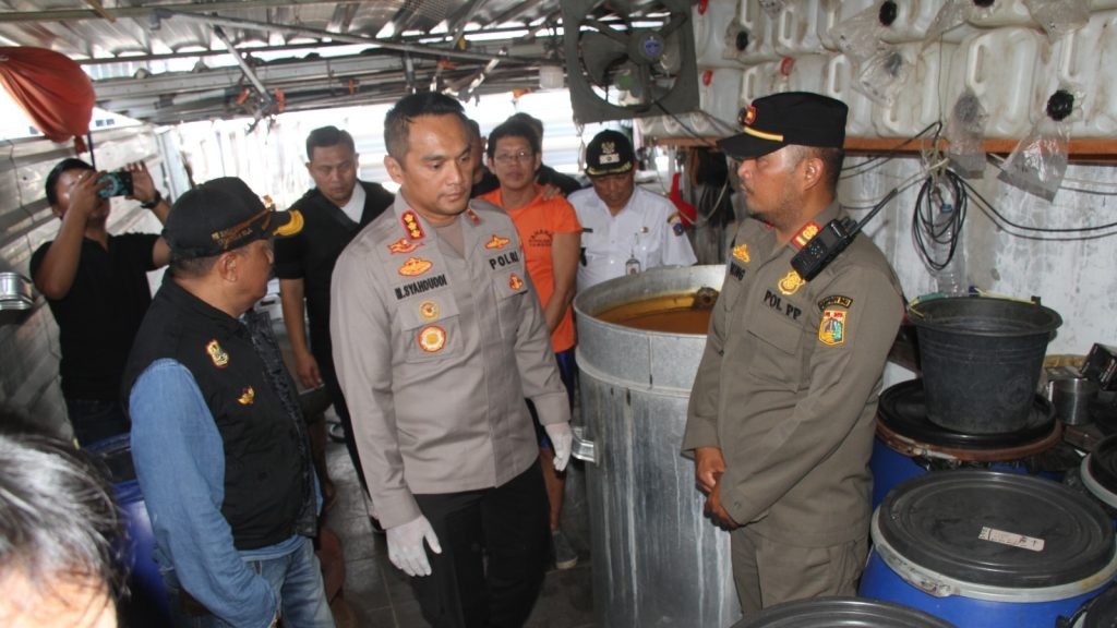 Polisi Bongkar Home Industry Ciu di Tambora Beromzet Rp 80 Juta Sebulan
