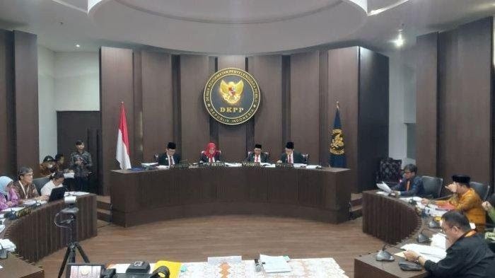 Ngeyel Tak Revisi Aturan Keterwakilan Perempuan, DKPP Sidang Pimpinan KPU