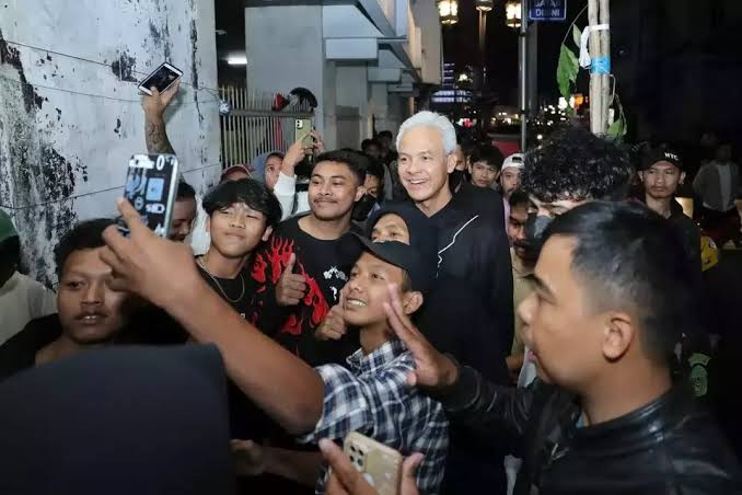 Riuh Warga Bandung Sambut Kedatangan Ganjar, Masyarakat Semangat Ikut Aktifitas Bersama
