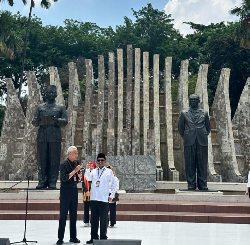 Pakai Baju Putih yang Disiapkan Pilpres 2019, Mahfud: Dulu Tidak Jadi Dipakai