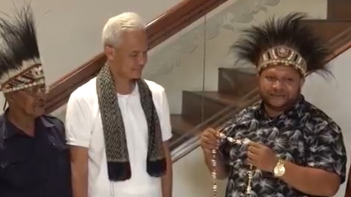 Dianggap Pemimpin Merakyat, Para Ketua Adat Papua Beri Dukungan pada Ganjar Pranowo