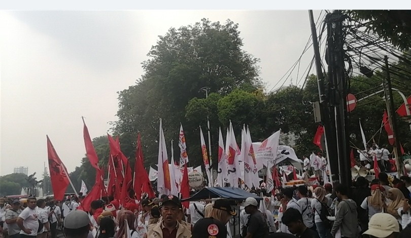 Massa Pendukung Prabowo-Gibran Berjubel di Taman Suropati dan Depan Gedung KPU
