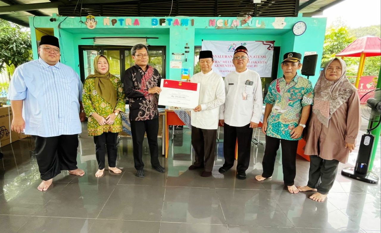 Perjuangkan Aspirasi Warga, HNW Salurkan Bantuan Bagi Penyandang Disabilitas