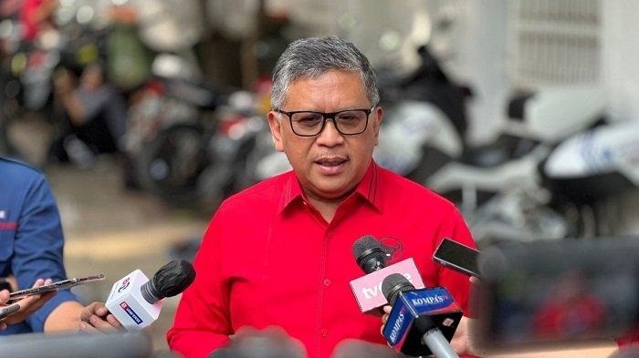 Hasto Sebut Gibran Sudah Kembalikan KTA PDIP 