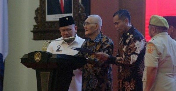 Disaksikan 1.349 Elemen Rakyat, Wapres RI ke-VI Try Sutrisno Sampaikan Maklumat Presidium Konstitusi 