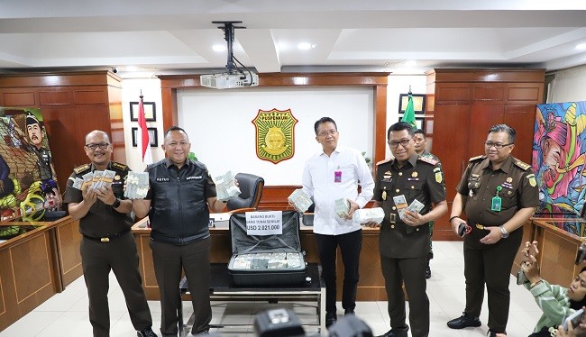 Achsanul Qosasi-Sadikin Rusli Kembalikan Uang Rp 31,4 Miliar ke Kejagung
