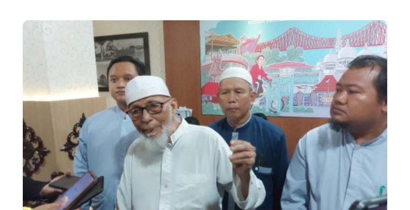 Ustaz Ba'asyir Kirim Surat Nasihat ke Prabowo Lewat Gibran
