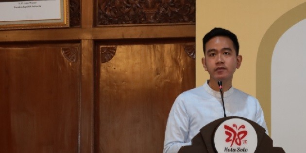 Tepis Tudingan Ijazah Palsu, Gibran Bawa Ijazah Asli ke Balai Kota Solo