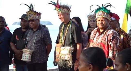 Kepala Kampung Raja Ampat: Kami Yakin Pak Ganjar Bisa Memajukan Papua!