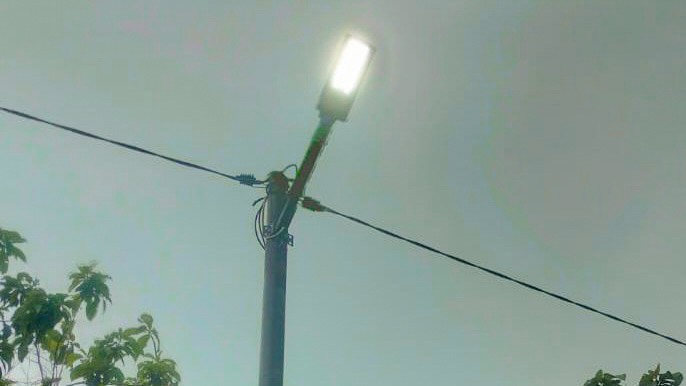 Dituding Kontroversi oleh Kades Cikuda, PT. ISR Malah Berkontribusi Pasang PJU untuk Warga
