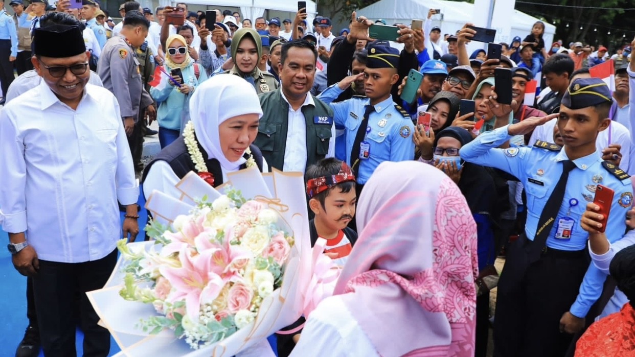 Sapa Ribuan Nelayan se-Jatim, Khofifah: Nelayan Jadi Pemersatu Indonesia Sebagai Negara Bahari
