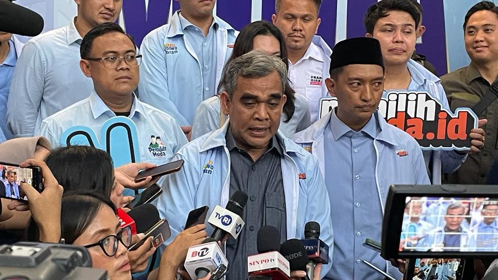 Aksi Gibran Saat Debat Capres Ditegur KPU, TKN: Tidak akan Dilakukan Lagi