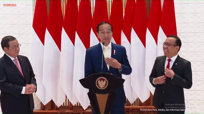 Istana Jelaskan Alasan Jokowi Pakai Dasi Kuning ke Jepang