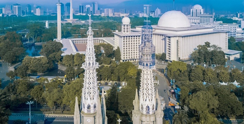 Masjid Istiqlal Sediakan Parkir Bagi Jemaat Gereja Katedral yang Merayakan Misa Natal 