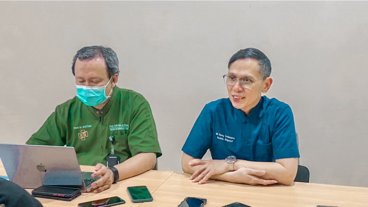 Dokter Bedah RSUD Soetomo Jelaskan Kondisi Terkini Relawan Capres Korban Penembakan oleh OTK