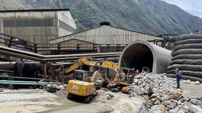 DPR: Sikap Pemerintah Hadapi Freeport Memalukan