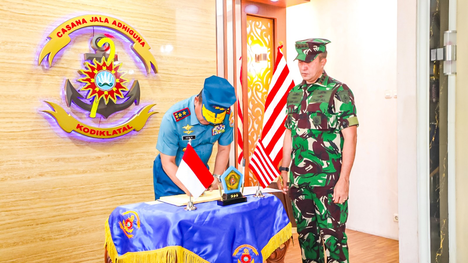 Dankodiklatal Terima Courtesy Call Pangkoarmada II Baru Laksda TNI Denih Hendrata