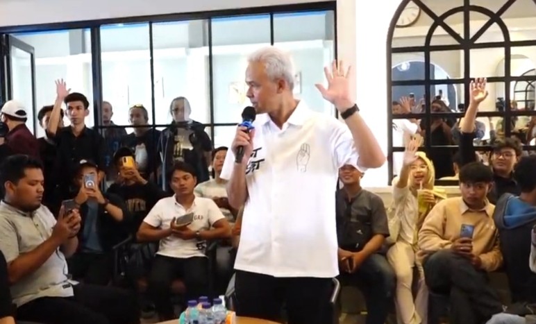 Nongkrong Bareng Gen Z dan Milenial Cilacap, Ganjar Beri Wejangan soal Kreativitas hingga Bonus Demografi