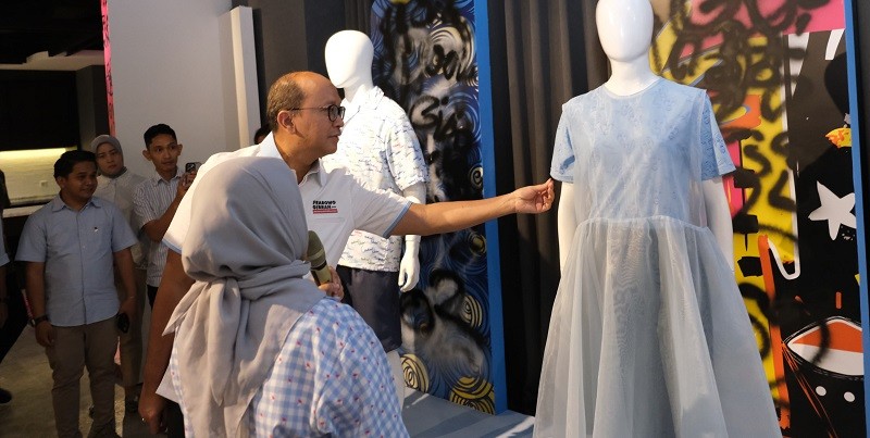 Kunjungi Pameran Official Merchandise Pemilih Muda, Ketua TKN Prabowo-Gibran Apresiasi Kreasi Tim Fanta