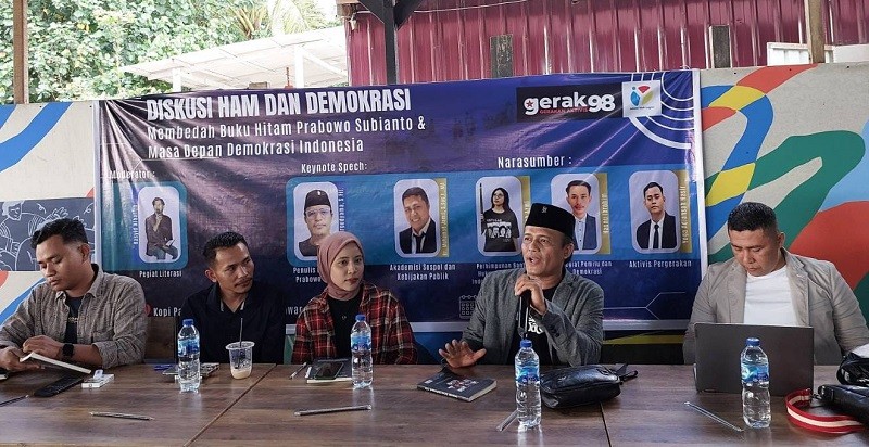 Bedah Buku Soal Catatan Kelam Reformasi 98 di Kota Padang Diwarnai Tengkar Argumen 