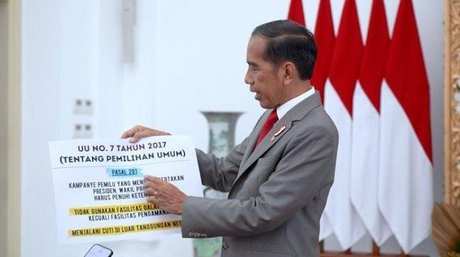 Bawa Kertas Besar, Jokowi Perjelas Lagi Soal Presiden Boleh Kampanye