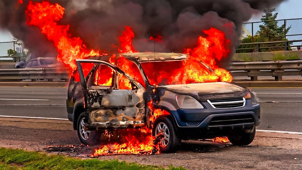 Mobil Terbakar di Jalan Raya, Apakah Ditanggung Asuransi?