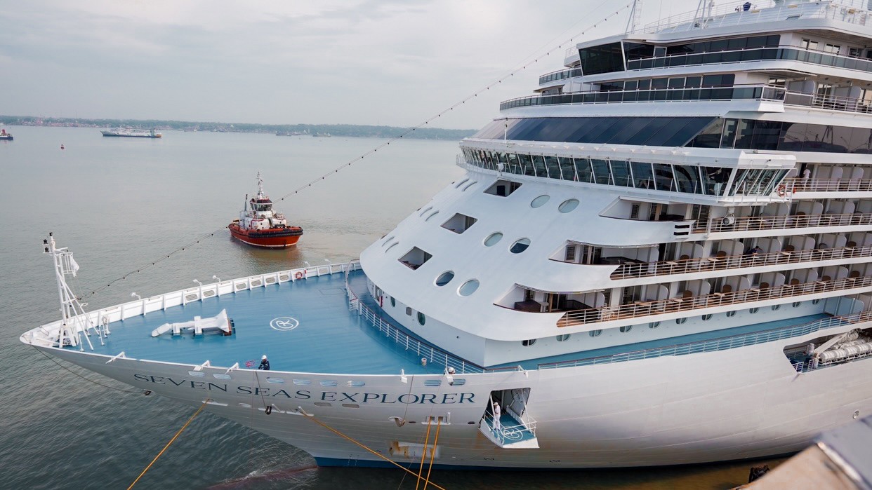 MV. Seven Seas Explorer Kembali Singgah di Pelabuhan Tanjung Perak pada Awal Tahun 2024