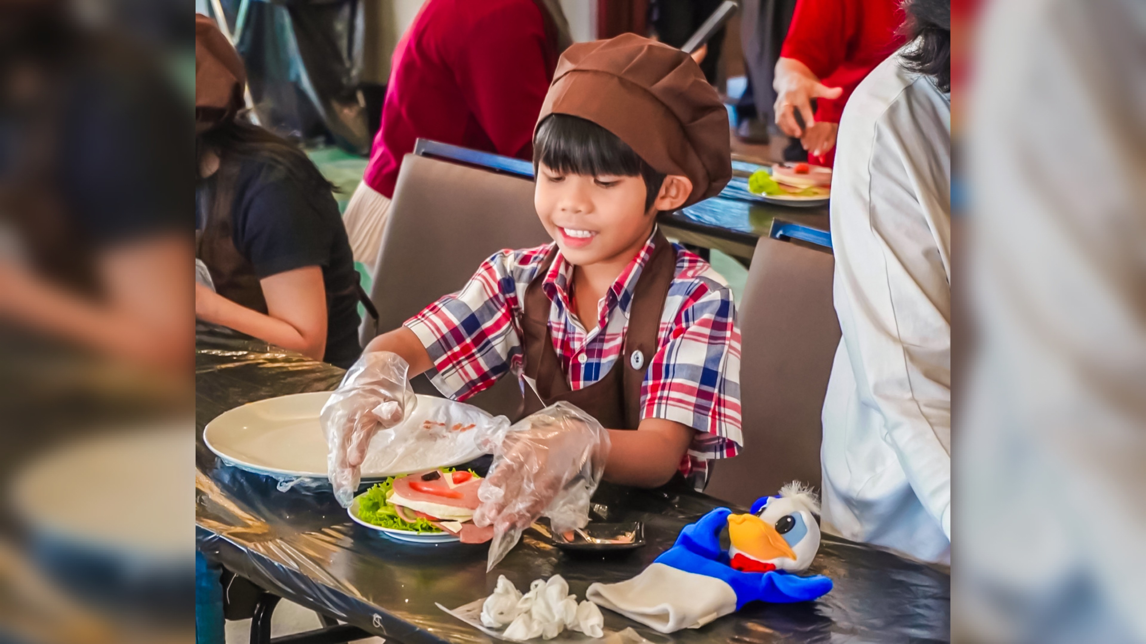 Whiz Luxe Hotel Spazio Surabaya Gelar Kids Cooking Class “Lunar Sandwich”